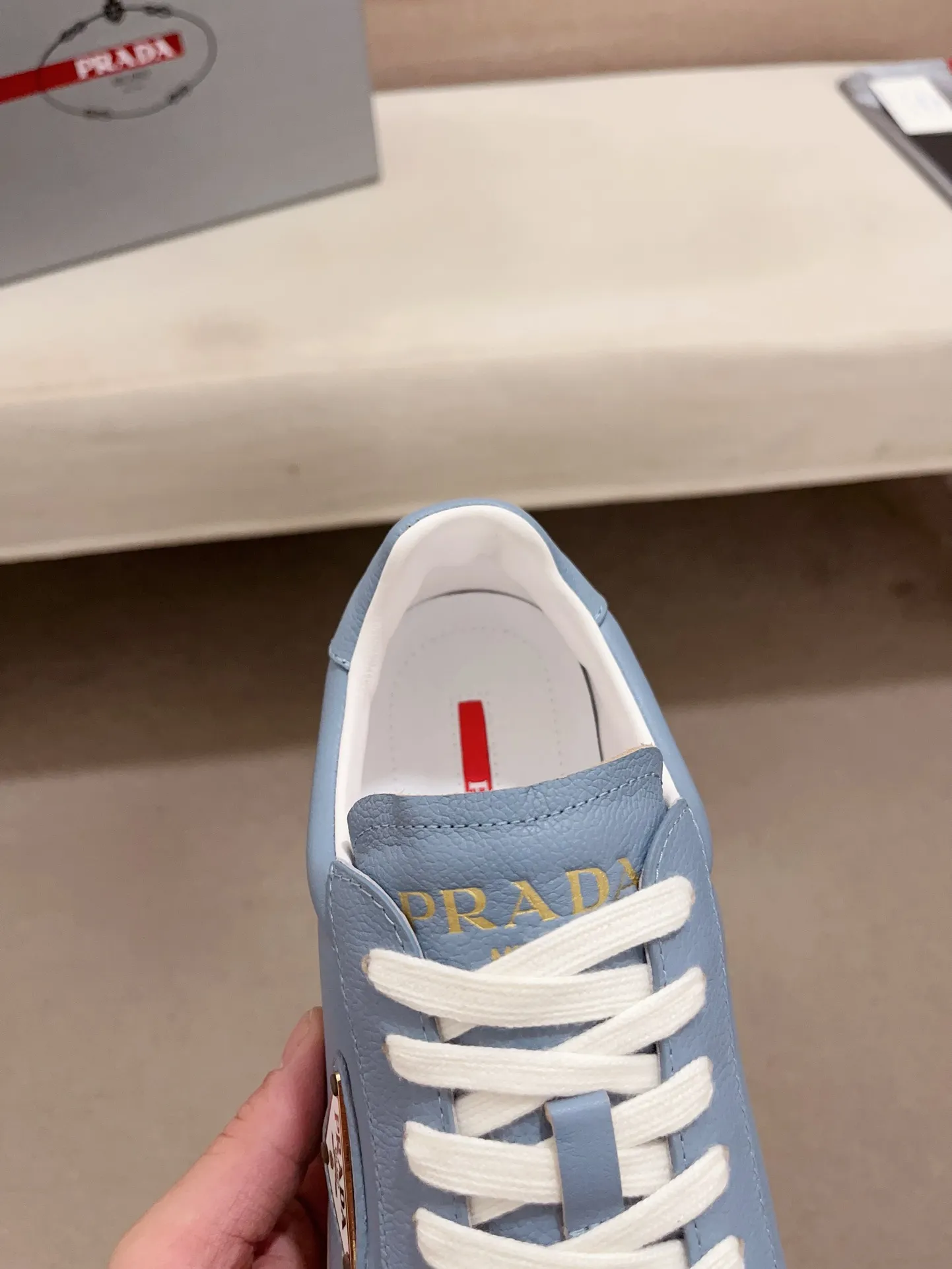 Men's Men's Shoes 💰 500💰 ✔️✔️✔️Higher version High-quality new PRADA (Prada) counters are launched simultaneously. The new men's shoes and 😘fabrics are made of high-tech glue-making technology. Lining: Full cowhide lining. 👍🏿 High-end ☄️ air-cushion molded anti-slip rubber outsole, exquisite lines, simple and elegant, comfortable and high-end for leisure travel. Code number: 38 to 44 (45 can be customized and cannot be returned or exchanged)